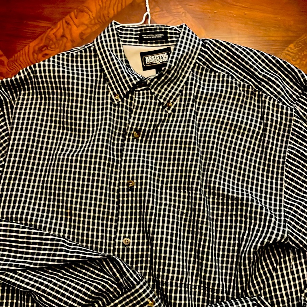 Resistol Rodeo Gear button down. Size large. Black and white pattern.